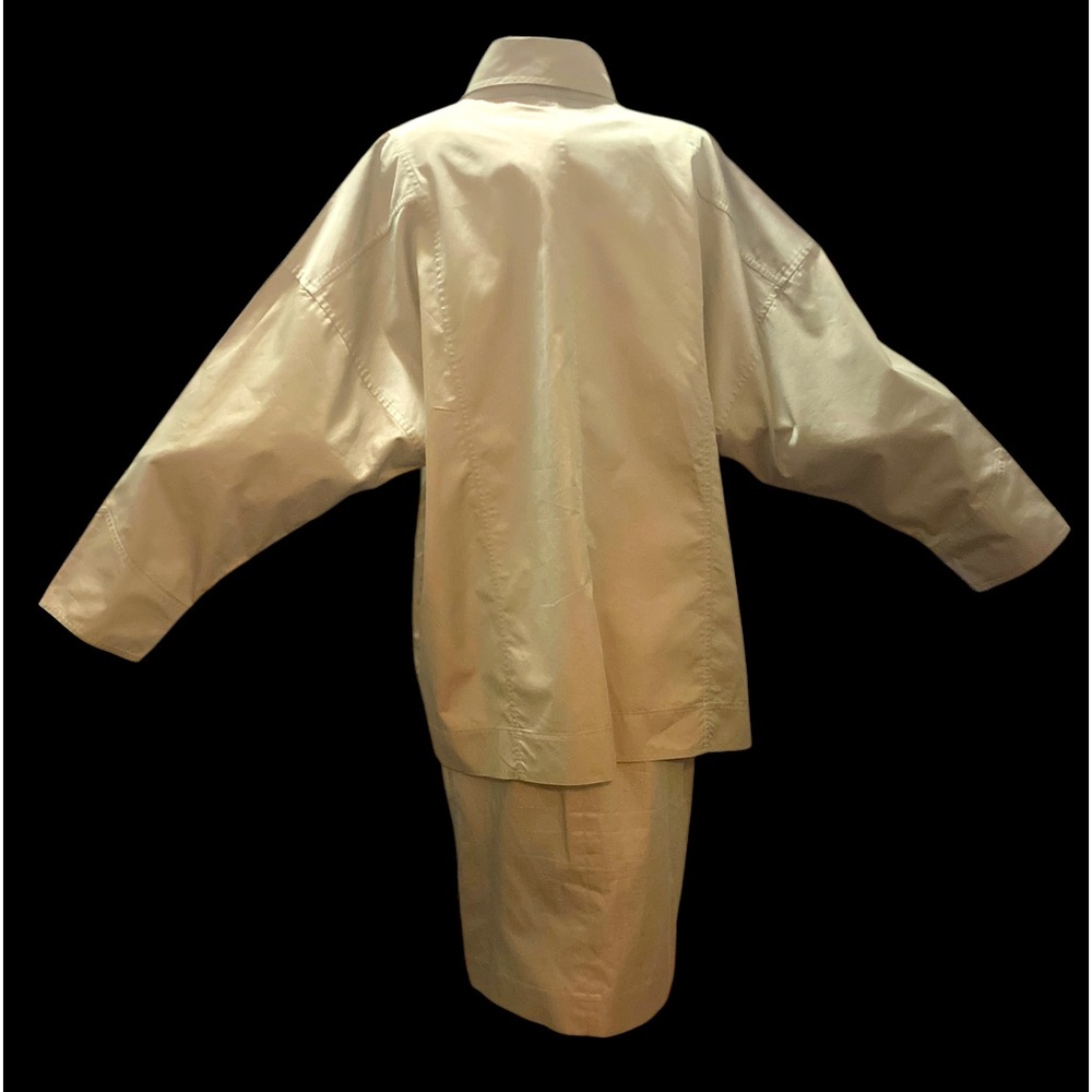 Vintage ladies skirt suit! Lttw iridescent tan color
